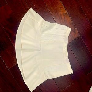 White and creamer color